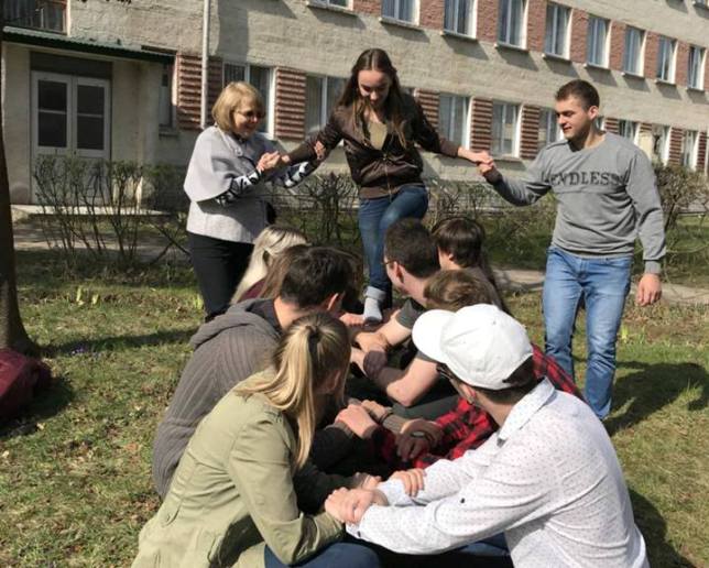 Веснянка - водіння Жучка...